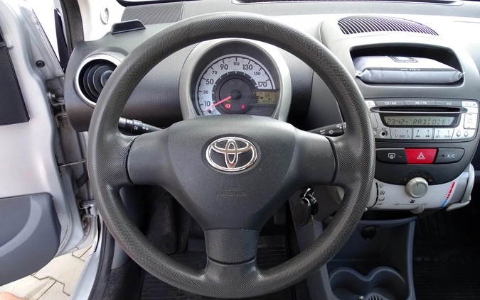 Toyota Aygo cena 11900 przebieg: 199000, rok produkcji 2006 z Gostynin małe 154